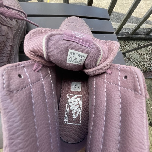 Rare VANS High-Top Shoes - Picture 7 of 8